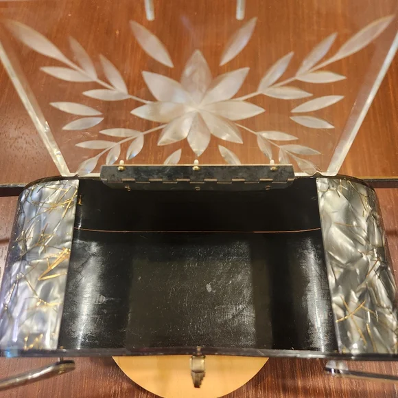 Vintage 1950s Lucite Confetti Bag carved panel top and hand strap - Picture 8 of 10